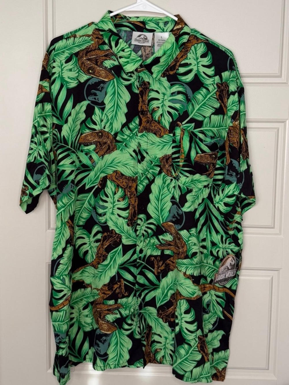 Jurassic World Men’s Green Tropical Print Short-Sleeve Button-Down Shirt